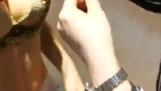 漂亮的菲律宾女孩在POV牛仔式中被钻了紧致的屁股