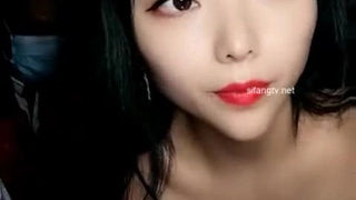 美女在宿舍与男友狂干自拍叫声很淫
