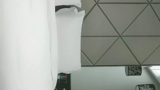 猪肉佬寻欢操巨乳女技师，揉着大奶掰骚穴，跪着深喉交，后入撞击奶子晃动