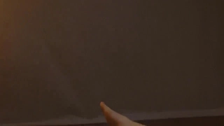 离婚严重的妻子无奈，只能无奈地去前夫两年前因赌债离婚的破旧公寓，因为她需要在离婚调解书上盖上前夫的印章。她被落魄的前夫崇拜得无法拒绝！