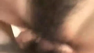 阿姨看黄片湿了叫我我去她家操她，很多水，舒服了