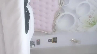 欧洲少女在宿舍里被男友捆绑和操