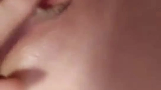几乎不合法的青少年在铁杆宿舍里被隐藏的摄像头捕捉到