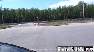 【颜值天花板】美女反差婊淫荡一面被小哥哥爆操调教内射~上面深喉~下面自己抠潮喷