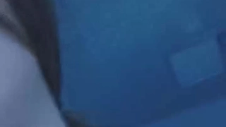 与可爱的巴西人妖进行肛交和深喉动作
